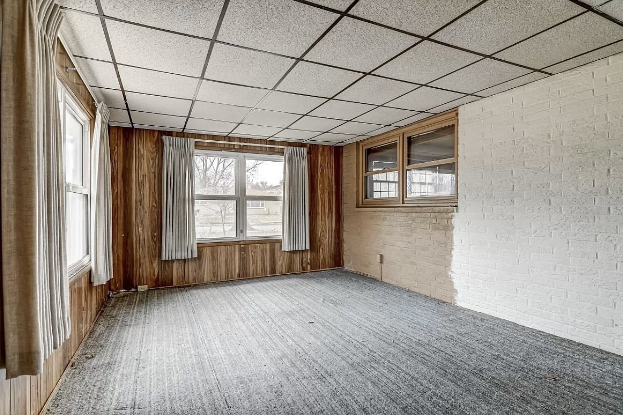 Blackhawk sunroom before, second view