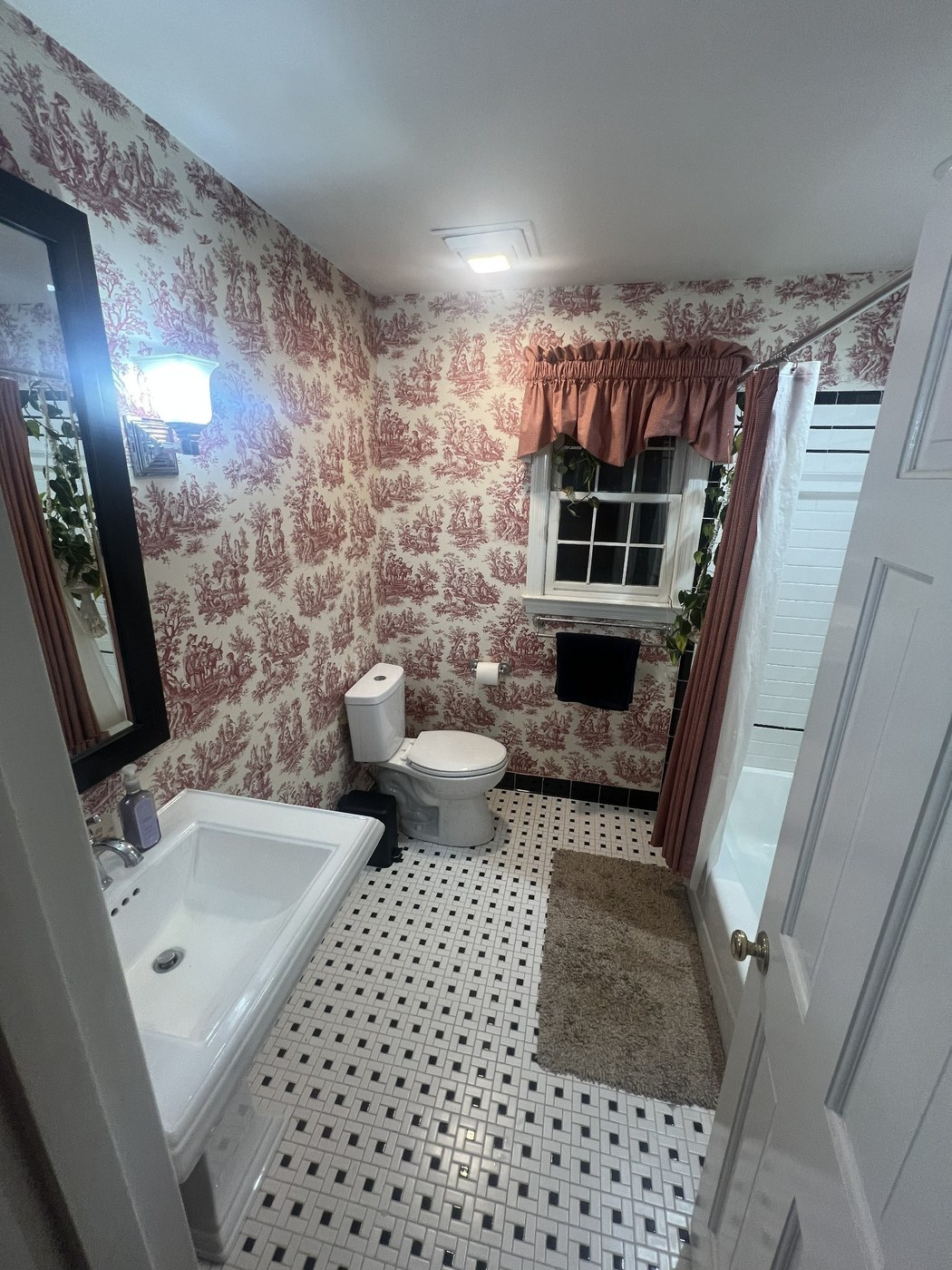 Crescent upstairs bathroom before